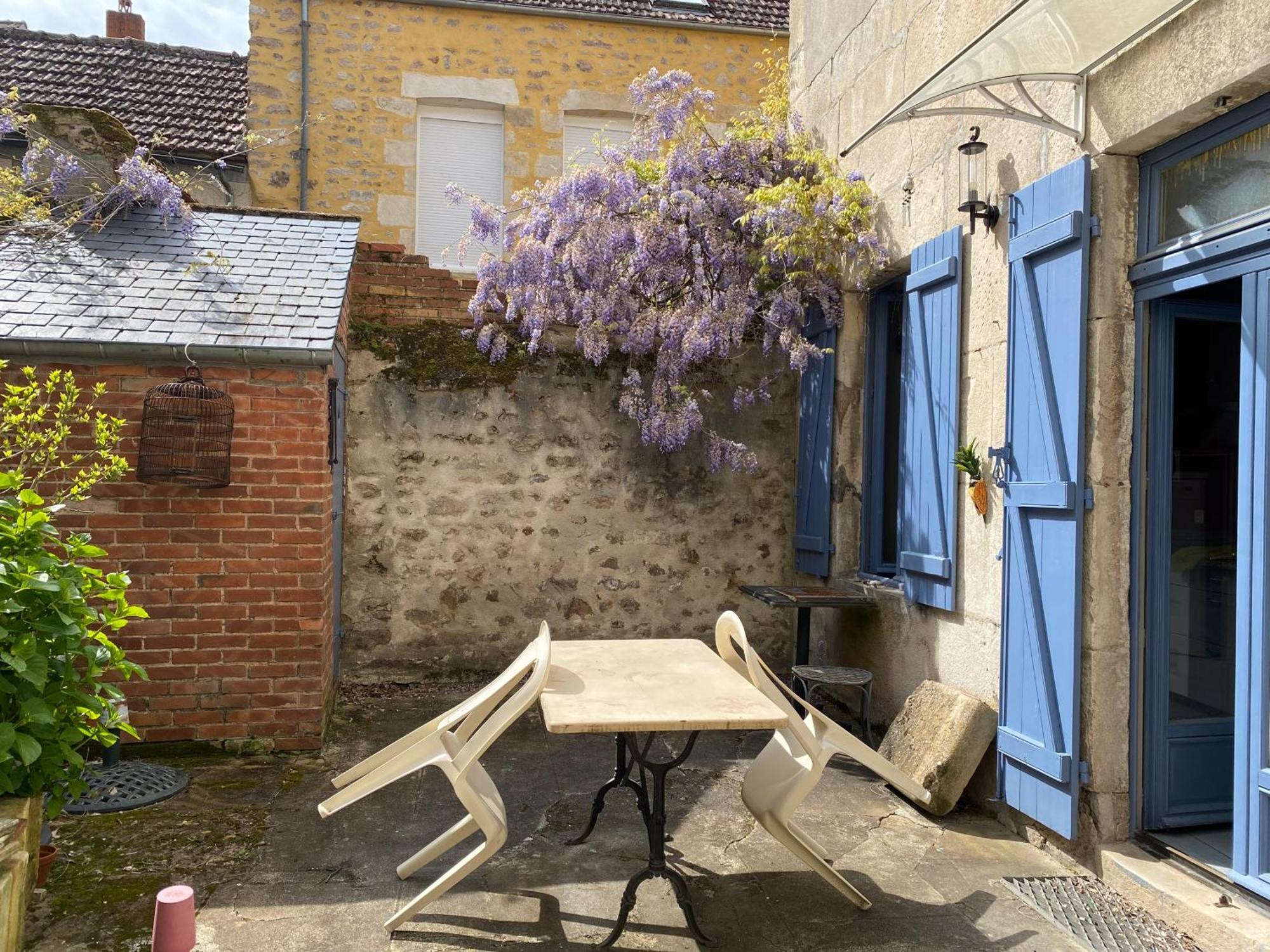 Maison De L Horloge Avallon Exterior photo